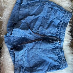 Chambray shorts with pockets